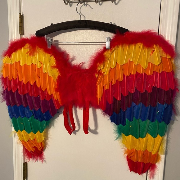 Rainbow Wings 🌈🦜 - Picture 5 of 6